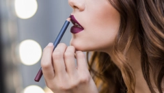 Poigrajte se sa koloritom: Vreme je za tamnije nijanse na usnama