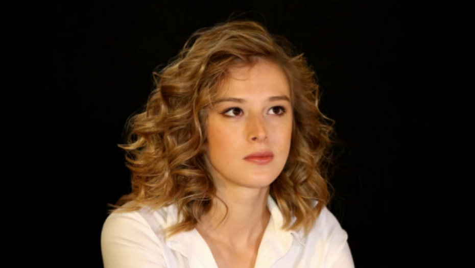 KO JE KOGA RODIO? Milena Radulović pokazala majku, mladolika i vitka plavuša oduševila izgledom u petoj deceniji  (FOTO)