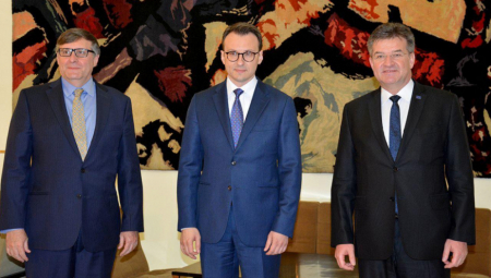 LAJČAK ZADOVOLJAN Koristan razgovor sa Petkovićem, sledi trilaterala