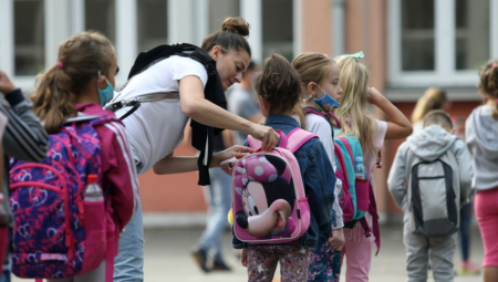 OD SUTRA DOZVOLJENE MATURE I EKSKURZIJE: Ministarstvo šalje dopise, evo koje mere moraju da budu ispoštovane