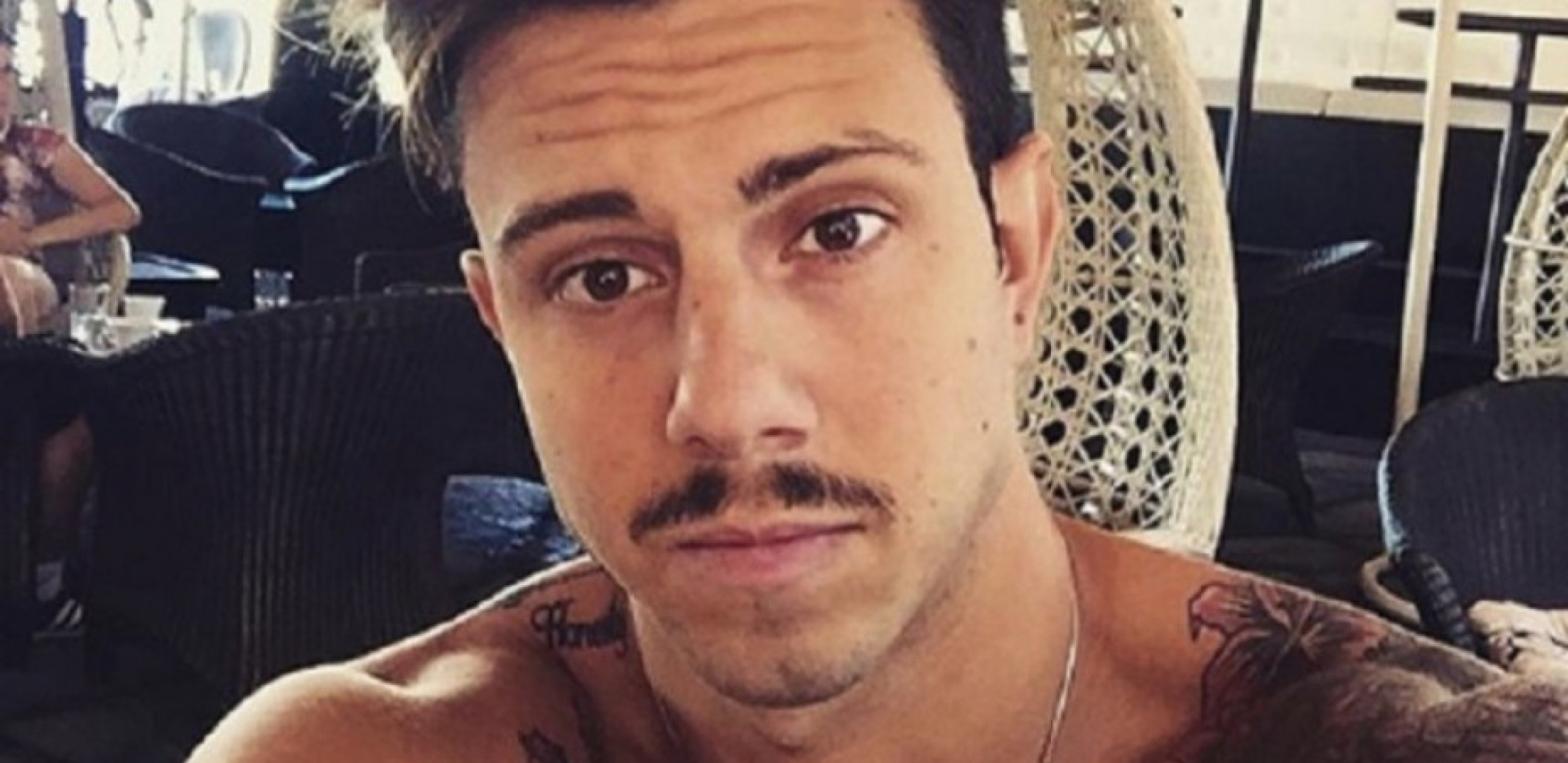 IMAO SAM S*KS PRED 10 LJUDI I TO BEZ POKRIVAČA Rijaliti igrač izjavom šokirao u emisiji, priznao šta je sve radio, a javno obelodanio i njeno ime