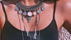 OVAJ SIMBOL NA NAKITU IMA POSEBNU MOĆ I DONOSI SREĆU: Uglavnom ga nosimo leti, a njegova energija je jaka tokom cele godine