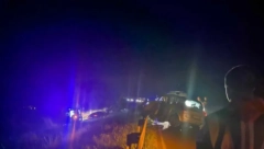 NAJMANJE 7 POGINULIH! Kombi sleteo u reku, više povređenih!