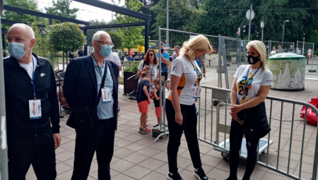 DARIJA KISIĆ NA BEOGRADSKOM MARATONU Navikli smo da je viđamo u elegantnim kombinacijama, ali je danas ministarka odnela pobedu (FOTO)
