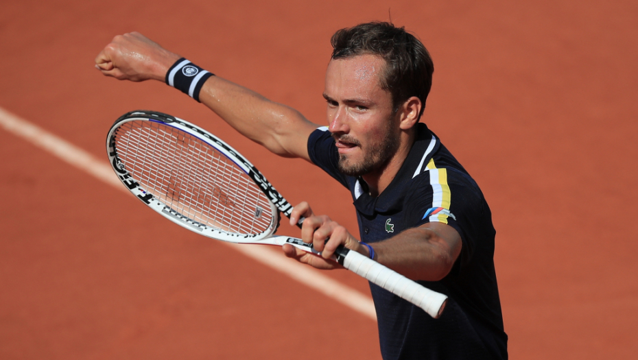 MEDVEDEV SPREČIO SRPSKI DERBI Rus ipak prejak za Đerea u drugom kolu Rolan Garosa