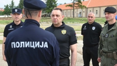 ARILJE DODELILO POVELJU MINISTRU VULINU Znak zahvalnosti za doprinos u jačanju bezbednosti