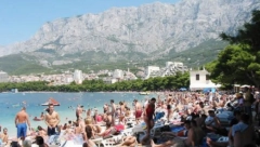 DA LI SEĆATE MAKARSKE, ČANJA, SPORTSKIH IGARA? Evo kako se letovalo u staroj Jugoslaviji: Radnici su milom ili silom išli na more, a evo i zbog čega