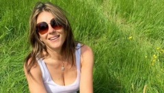 OVA ŽENA IM 56 GODINA I IZGLEDA KAO BOGINJA Skinula se u bikini, žena je bomba, izgleda nerealno