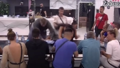 ŽESTOKO JE GURNUO, PA JE USLEDILO ONO NAJGORE Maja i Janjuš prekinuli program, ovo je skandal kakav se ne pamti! (VIDEO)