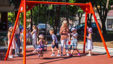 OTVORENO NOVO DEČJE IGRALIŠTE: Radost za male Dorćolce