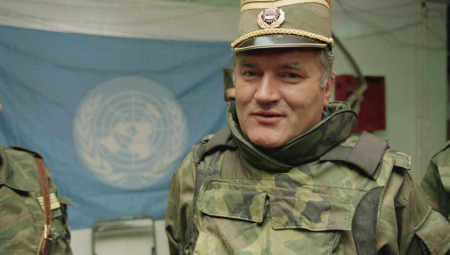 RATKO MLADIĆ RADIO ZA 1.300 DINARA General bio prinuđen da kopa kako bi preživeo