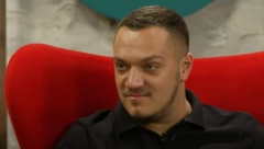 HAOS U BUDVI! GASTOZ SE POTUKAO SA RADNIKOM PICERIJE, PA UZEO FLAŠU DA GA UDARI Turisti se sklanjali da ne stradaju!