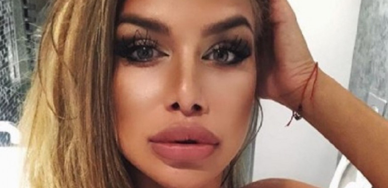 PAKAO! Ivana Nikolić doživela nesvakidašnju situaciju, zamalo da ostane gola pred publikom, a evo šta je pevačica u tom trenutku uradila