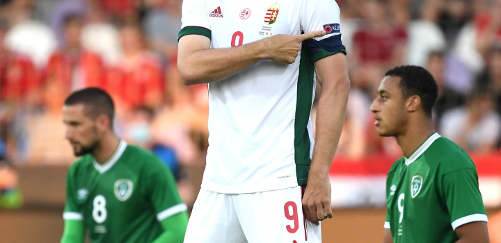 NAVIJAČI U GLAVNOJ ULOZI Dosta im je klečanja, potez ispunjenog stadiona u Budimpešti obišao svet (VIDEO)