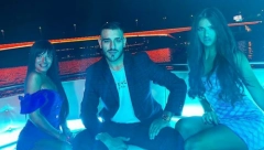 ZAŠTO IMATI JEDNU, KAD MOŽE DVE? Marina Gagić digla ruke od pevača, Darko Lazić i dalje tvrdi da ima verenicu, a sad je uhvaćen sa dve atraktivne crnke u provodu (FOTO)