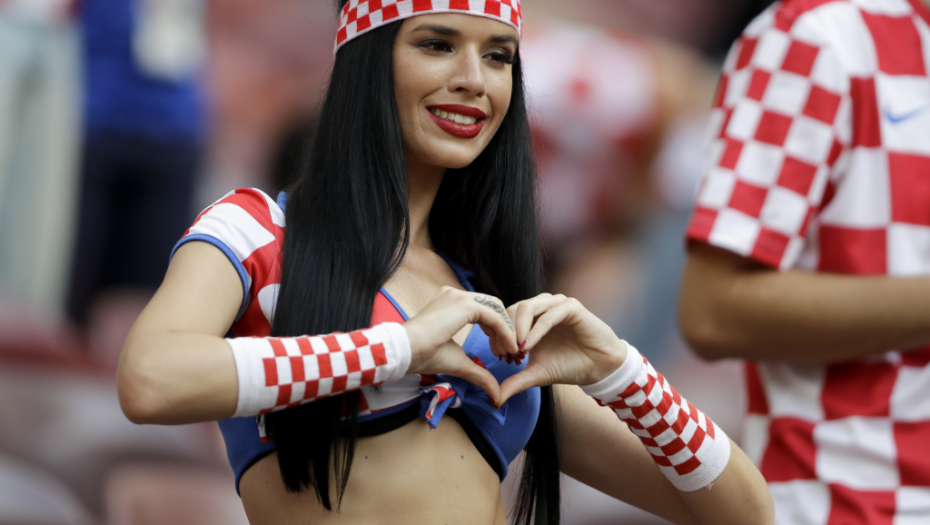 PROCURILA SKANDALOZNA FOTKA NAJVRELIJE NAVIJAČICE U zemlju će propasti zbog golotinje, bezobrazne poze izazvale haos! (FOTO)