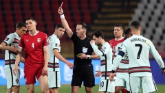 PODIGLO SE MNOGO PRAŠINE UEFA odredila kontroverznog Holanđanina za sudiju jednog od derbija prvog kola EP