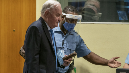 RATKO MLADIĆ U TEŠKOM  STANJU Ima upalu pluća i jedva govori