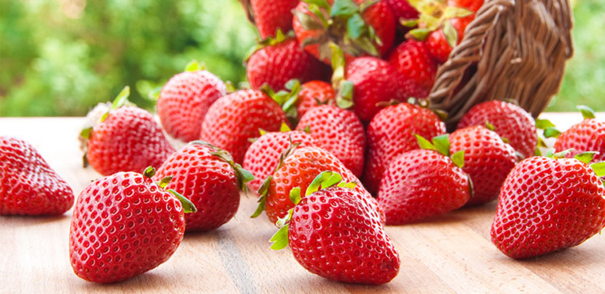 SLATKE, A ZDRAVE Jagode Romanov sa crnim vinom i šlagom