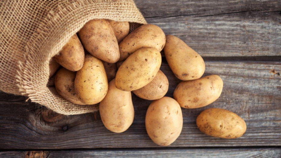 Najbolji način pripreme: Pečeni krompirići će uvek biti hrskavi ako dodate ovaj sastojak