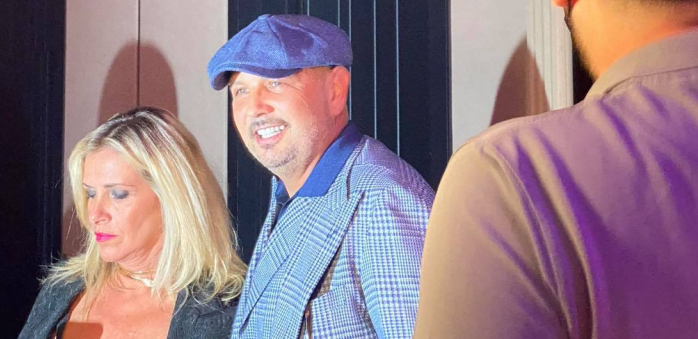 SVE OČI BILE UPRTE U NJIH Siniša Mihajlović ruku pod ruku sa suprugom Arijanom, fudbaler ne skida osmeh sa lica (FOTO)
