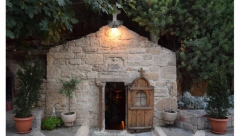 UNIŠTEN CRKVENI BUNAR KOD BUJANOVCA: Razbojnici ošteteli krst, sa jarbola pokidali srpsku zastavu