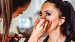 Više nećete imati problem: Našminkajte spuštene kapke pomoću nekoliko trikova