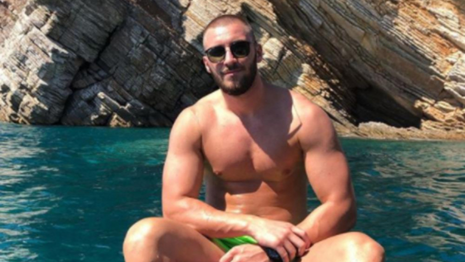 MENSUR POTKAČIO MINU VRBAŠKI Ajdarpašić isprozivao bivšu devojku zbog fotografije sa lažnim Džejms Bondom