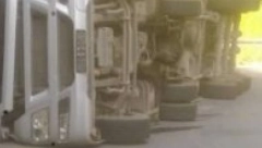 SAOBRAĆAJNA NESREĆA KOD VELIKE PLANE Prevrnulo se teretno vozilo