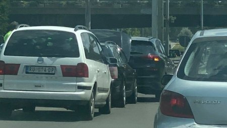 SAOBRAĆAJKA NA AUTOPUTU: Sudarila se 3 vozila, stvorila se gužva (FOTO/VIDEO)