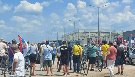 VRATILI BI NAS U VREME LANACA I KATANACA Mlađa, Đilas i Jeremić gaze i teraju sve koji investiraju u našu državu (FOTO)