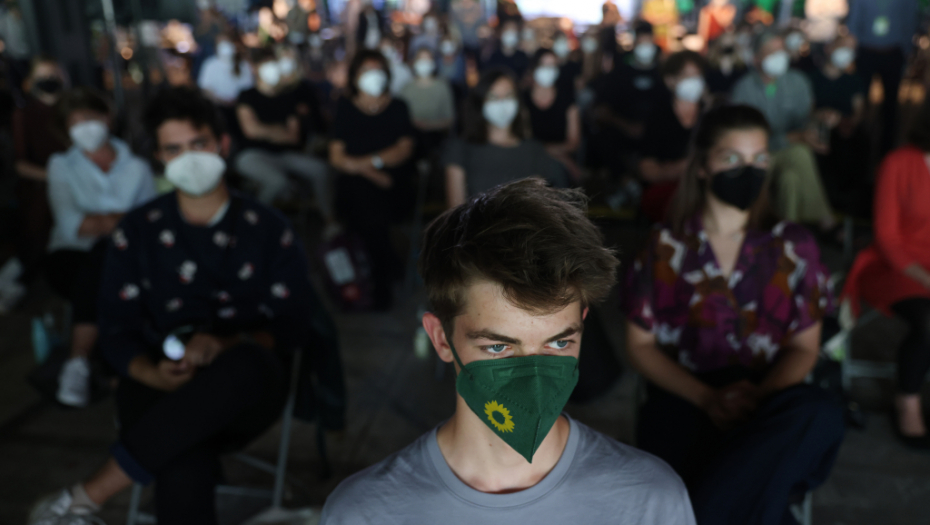 PRVE BLAGODETI VAKCINE U GRČKOJ  Vakcinisani u restoranima bez maske