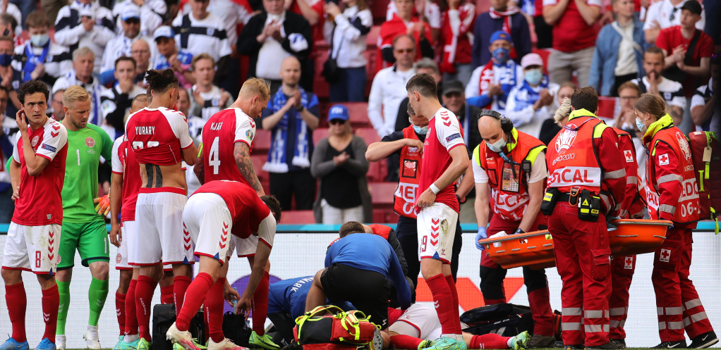 NAJDRAMATIČNIJA SCENA GODINE! Momenat kada je vreme stalo i svi su bili u mislima uz Kristijana Eriksena!