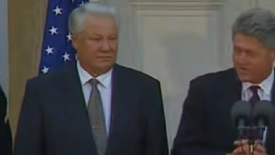 OBJAVLJEN ZAPEČAĆENI TRANSKRIPT! Evo šta je Klinton obećao Jeljcinu 1993. godine!