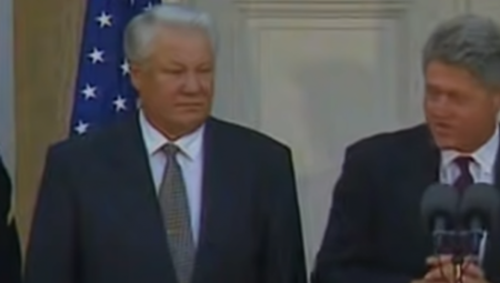 OBJAVLJEN ZAPEČAĆENI TRANSKRIPT! Evo šta je Klinton obećao Jeljcinu 1993. godine!