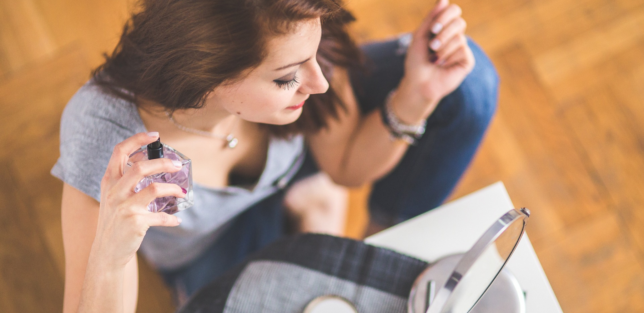 MIRISAĆETE CEO DAN, BEZ OBZIRA NA VISOKE TEMPERATURE Uz pomoć ovog trika parfem će se zadržati na vašoj koži