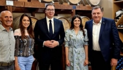 VUČIĆ NA PUTU KA MANASTIRU PROHOR PČINJSKI: Predsednik posetio vinariju u Vranju (FOTO)