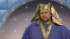 "ŠARLANTAN, PREVARANT I LAŽNI VIDOVNJAK" Milan Tarot je legendarni beli mag, dobio je žestoke batine zbog neistinitog proročanstva, a evo kako mu izgleda supruga! (FOTO)