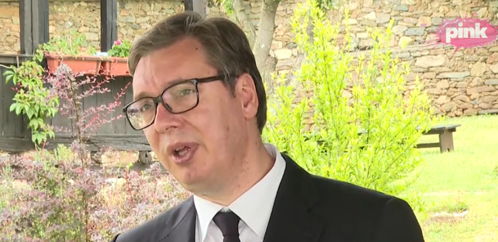 Vučić polaže venac na Spomeniku kosovskim junacima u Kruševcu