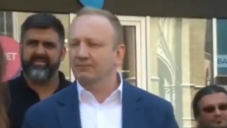 ĐILAS JE NERVOZAN Blamirao se u Novom Sadu, odbija da kaže odakle mu 619 miliona evra i vređa novinare! (VIDEO)