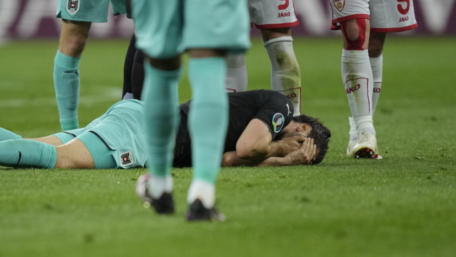 ZVEZDIN  FUDBALER DOBIO STRAŠAN UDARAC U GLAVU! Dragović izvukao deblji kraj u duelu  sa Trajkovskim!