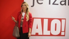 O NJENOJ PRIVATNOSTI SE MALO ZNA Ana Stanić ima 34 godine mlađu sestru, pevačicin sin i ona su sada vršnjaci