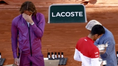 ZAŠTO JE OKRENUO LEĐA NOVAKU? Šta je puklo u odnosu Đokovića i poznatog tenisera? Od "najveći koji je držao reket", do potpunog ignorisanja za tri meseca