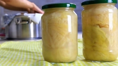 SRBI JEDU KISELI KUPUS KAO LUDI, NE ZNAJUĆI DA IMA I LOŠE STRANE Evo ko ne bi smeo nikako da jede ovu namirnicu