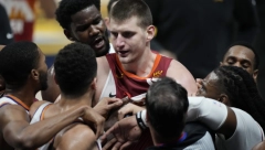 TU NIJE SMEO DA SE POJAVI! Zbog ovog poteza Jokić je podigao navijače na noge, ceo Denver je u strahu!