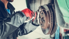 VIC DANA Piroćanac ulazi u servis i pita...