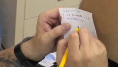 SPREMITE SE DA ZAPLAČETE OD SMEHA Ovo su stvari koje Janjuš zahteva da bi bio sa Majom: Oklop za glavu, metalne rukavice, lekovi za smirenje, ali tu nije kraj (FOTO)