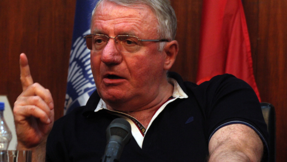 ŠEŠELJ I RADIKALI SE LIČNO ZALOŽILI Nakon dodele seoskih kuća mladim bračnim parovima, predložena još jedna pogodnost
