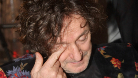 UMIRALA JE OD LEUKEMIJE, A ON JE SEDEO ISPOD PROZORA CELU NOĆ Goran Bregović ispričao kako su pokušali da ga ubiju, a osvrnuo se i na tragičan događaj