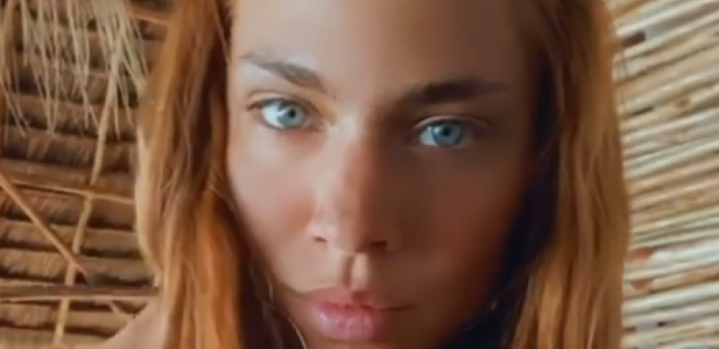 URAGANKA SE SKINULA NA EGZOTIČNOJ PLAŽI Ksenija Knežević nikad provokativnija pokazala zmijsko telo (FOTO)